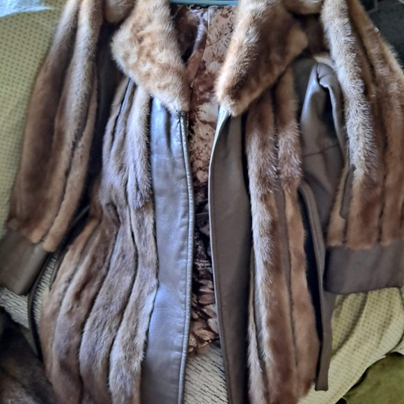 Vintage  fur coats - Picture 6 of 6